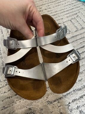 Kids Birkenstock White and Silver size 32 EUC